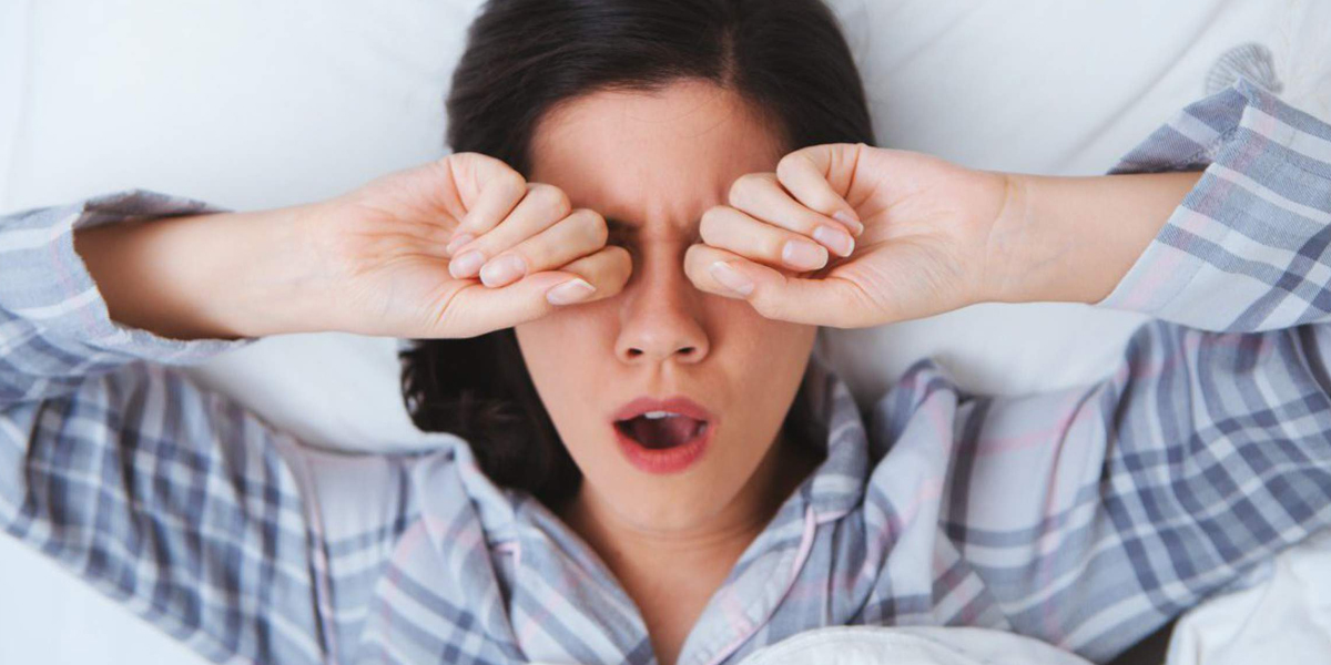 Buồn ngủ cả ngày thường xuyên có thể là triệu chứng của suy giáp.jpg